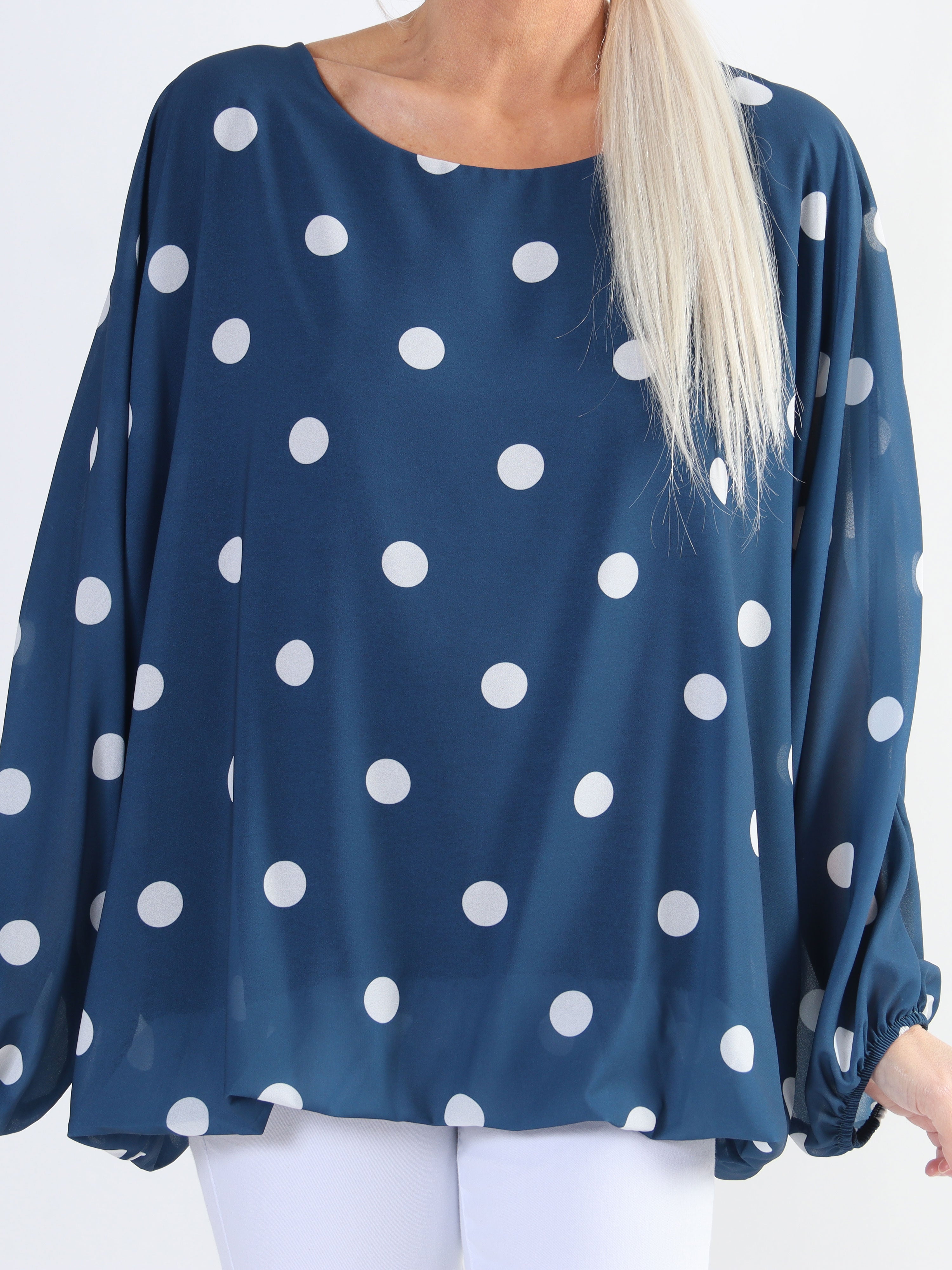 Destiny Dot - Plus size bluse i chiffon med prikker